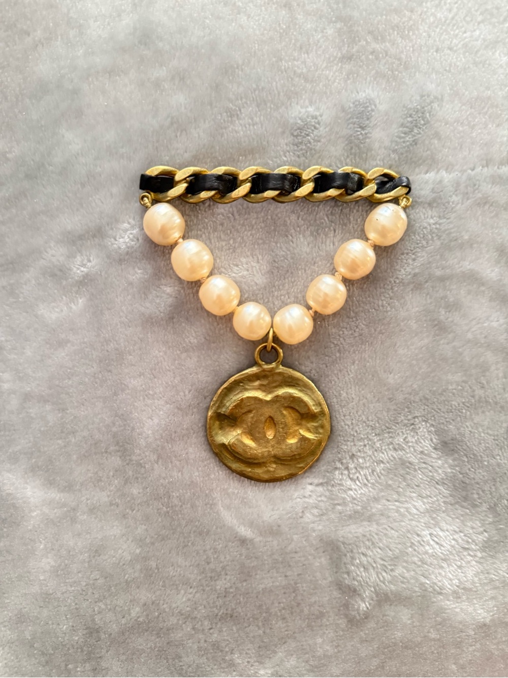 CHANEL Gold-Tone Medallion Necklace with Cream Pearls and Black Chain